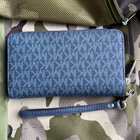 Michael Kors Jet Set Travel Lg Flat Multifunctional Phone Case-Wristlet-Wallet - Picture 7 of 16